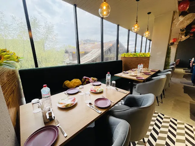 Veg Restaurant - Kake Di Hatti Srinagar