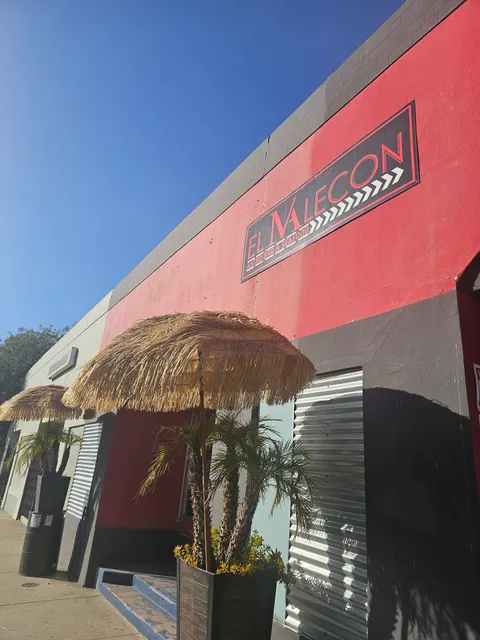 El Malecon Nightclub & Seafood