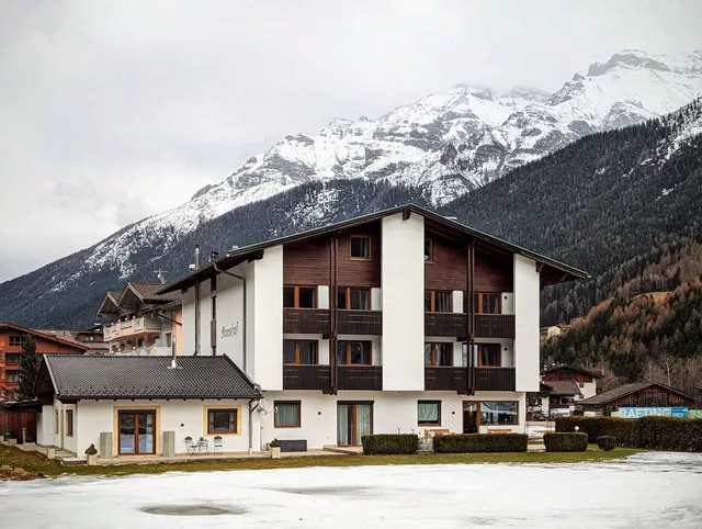 Mooshof Apartments / Ferienwohnung Stubaital Neustift