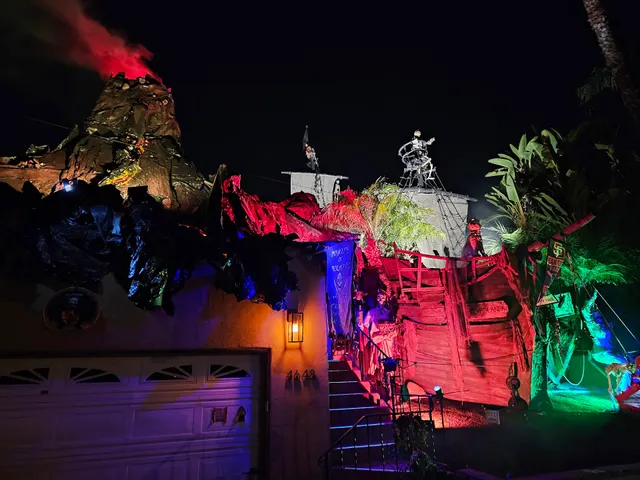 Rolando Halloween House