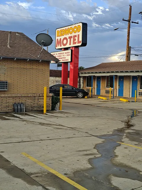 Redwood Motel & Apartments