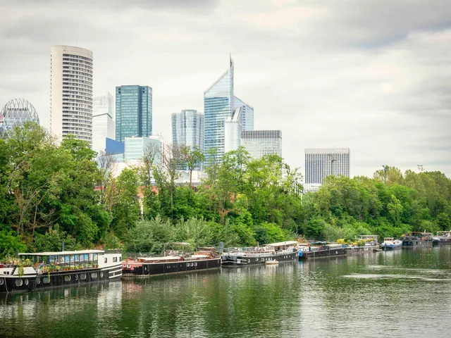 TRIBE Paris La Défense Esplanade