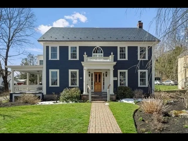 The Inn Crowd Bed and Breakfast