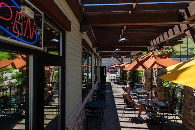 8th Street At the Ivy