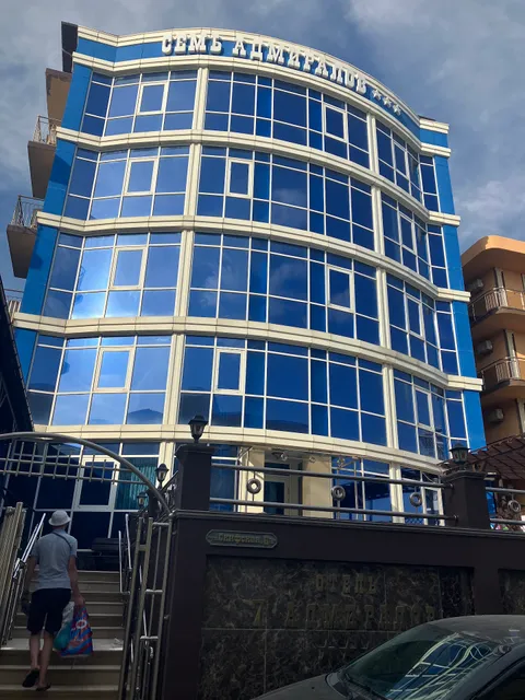 Otel' "Sem' Admiralov"