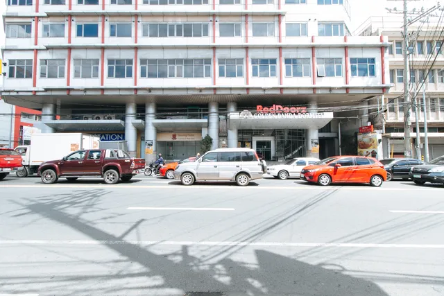 RedDoorz Plus @ E Rodriguez Corner Banawe