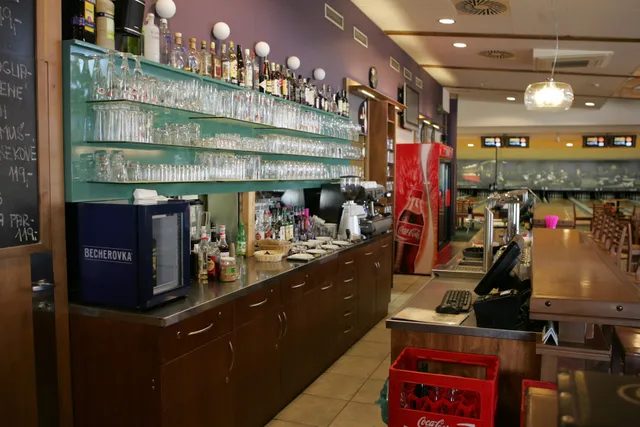 Restaurace a bowling U Kmotra