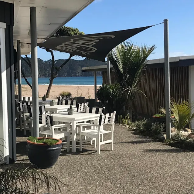 Hotties Beachfront Eatery