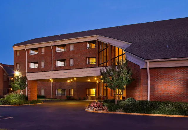 Sonesta Simply Suites Memphis East Poplar Pike