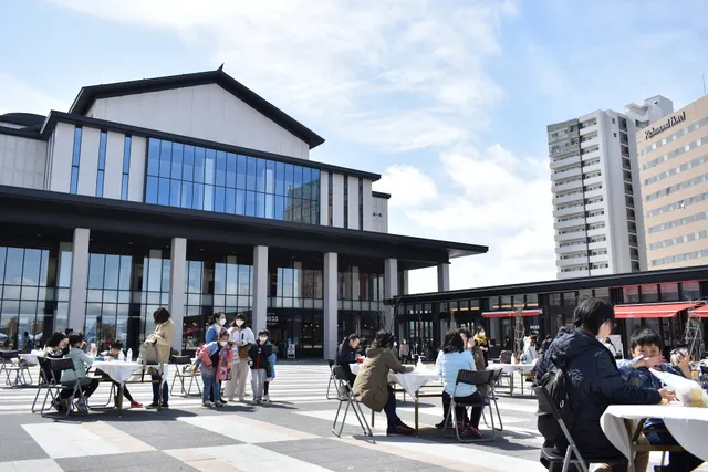 やまぎん県民ホール イベント広場