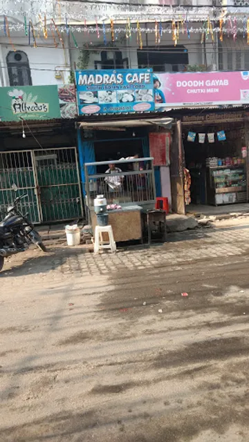 Madaras Cafe
