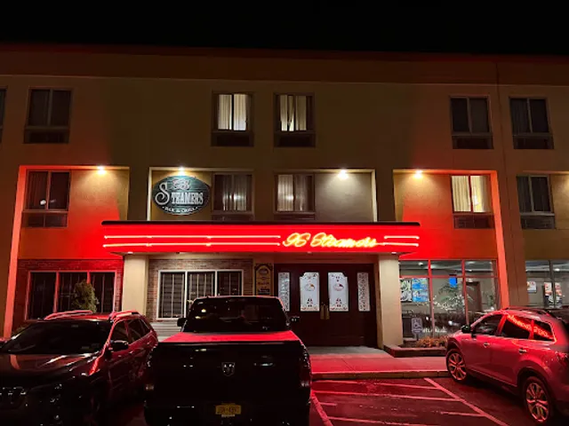 GS Steamers Bar & Grill