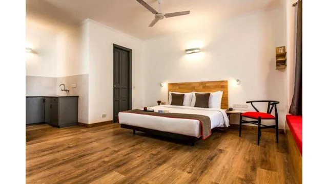 Townhouse Oak L B Nagar Metro Station