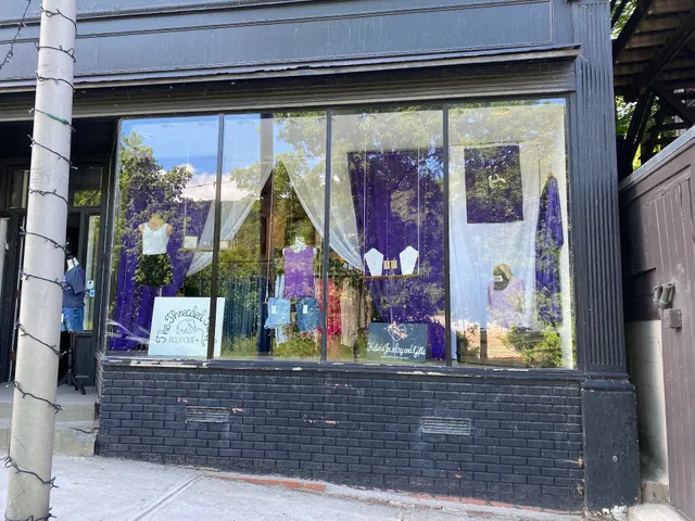 The Threaded Trunk Boutique