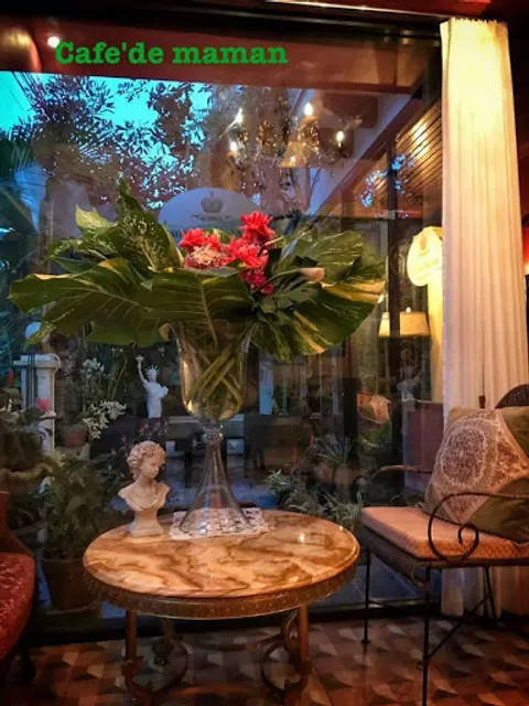 Cafe'de Maman