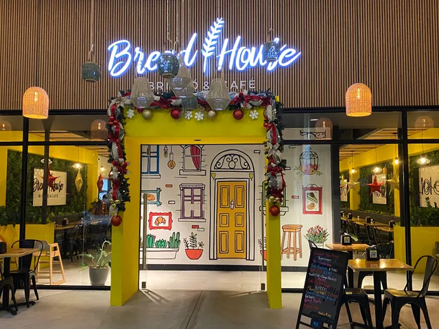 Bread House • Cartago