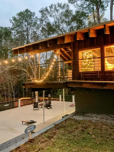 Blue Hollow Lake Retreat