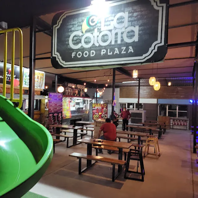 La Cotorra Food Plaza