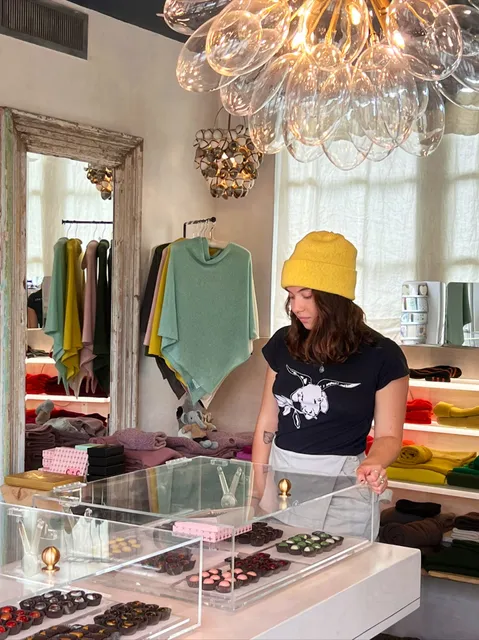 chocolate + cashmere LOCAL