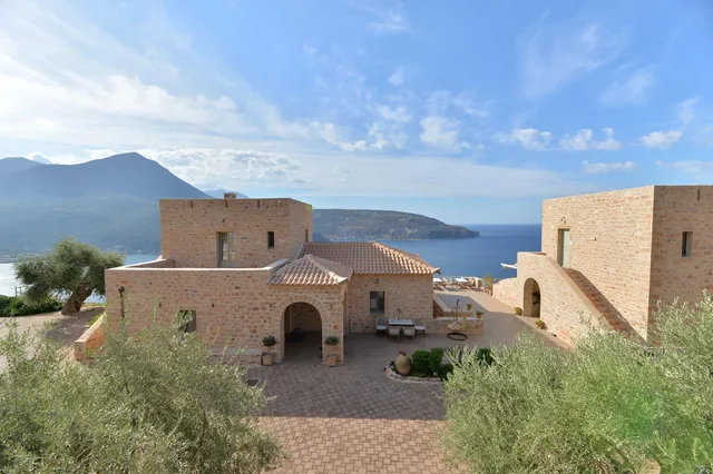 Akrolithi Boutique Hotel & Suites