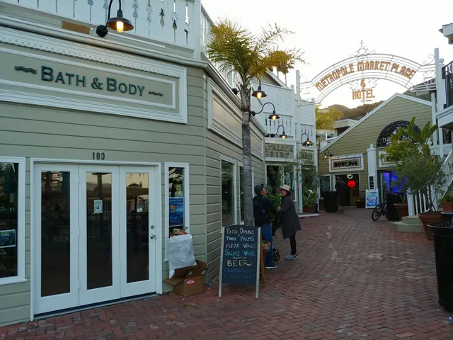 Metropole Market Place