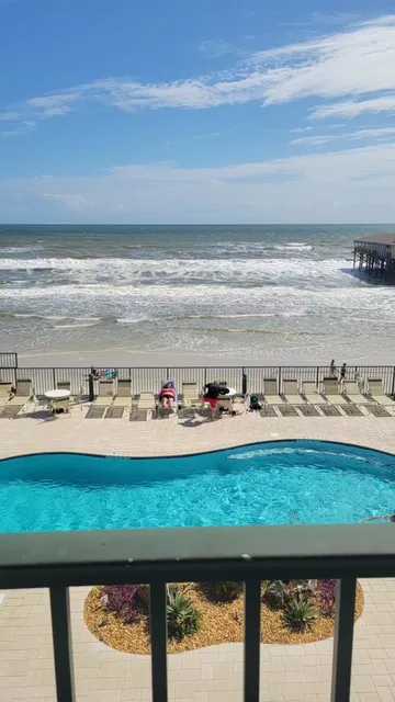 Tropical Suites at Sunglow Resort | Hosted by Brightwild