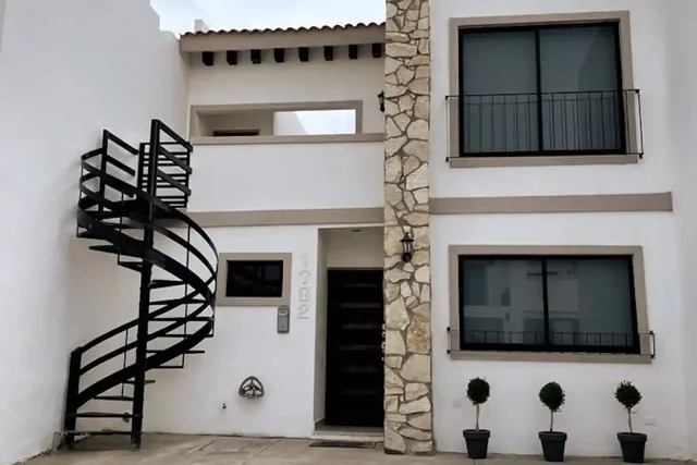 LA CASA DEL FARO AZUL MARINO