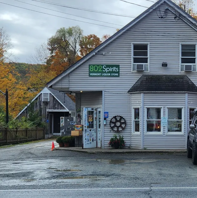 Ratu's Liquor & Market