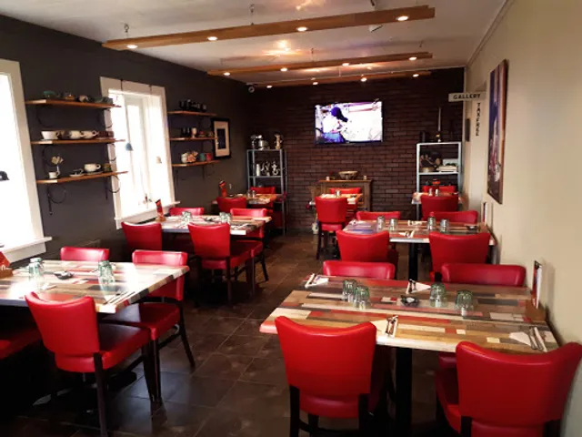 Eldstó Art Cafe / Restaurant