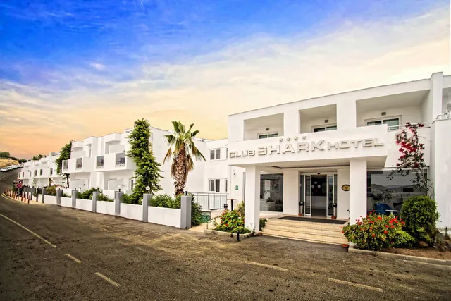 Club Shark Hotel