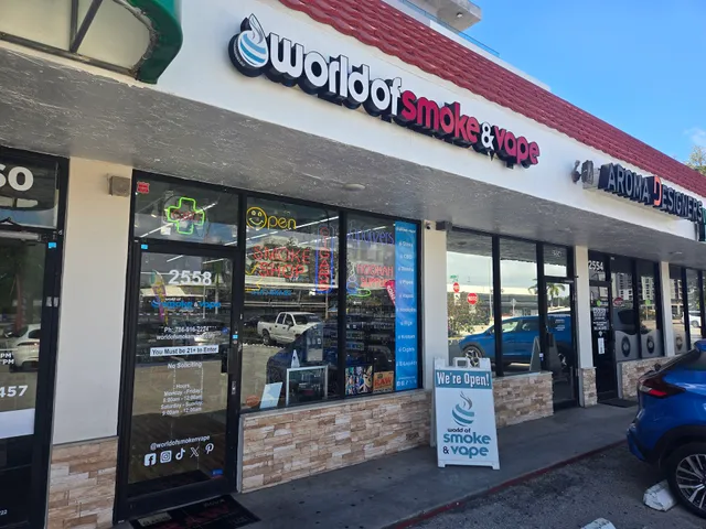 World of Smoke & Vape - Aventura