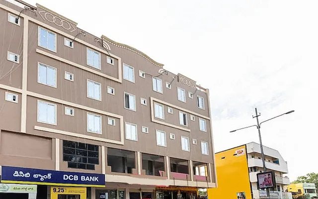 OYO 43678 Vishnu Residency