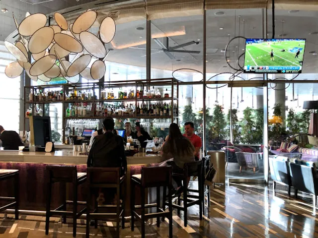 VICE VERSA Patio & Lounge