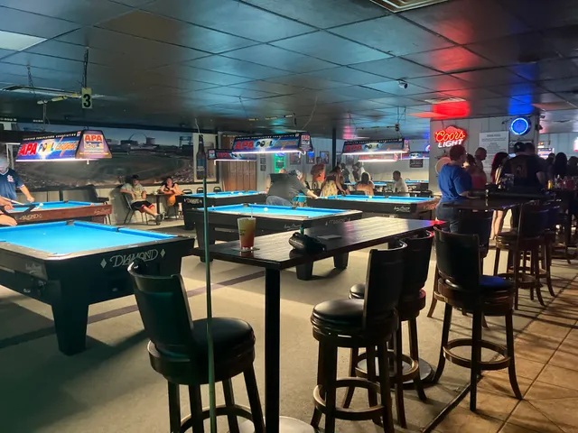 J R'S Bar & Billiards