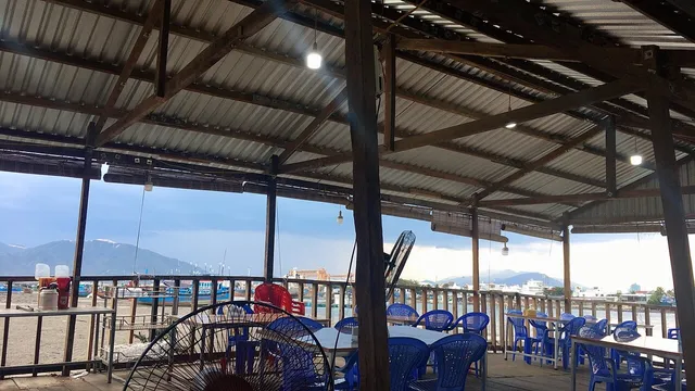 Quán HẢI SẢN Làng Bè