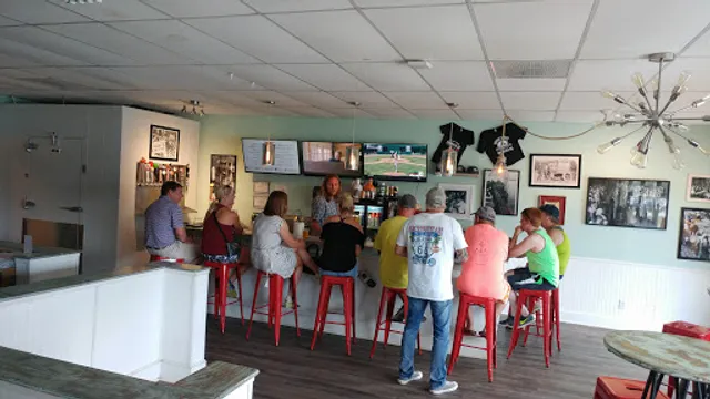 The Growler Bar Emerald Isle