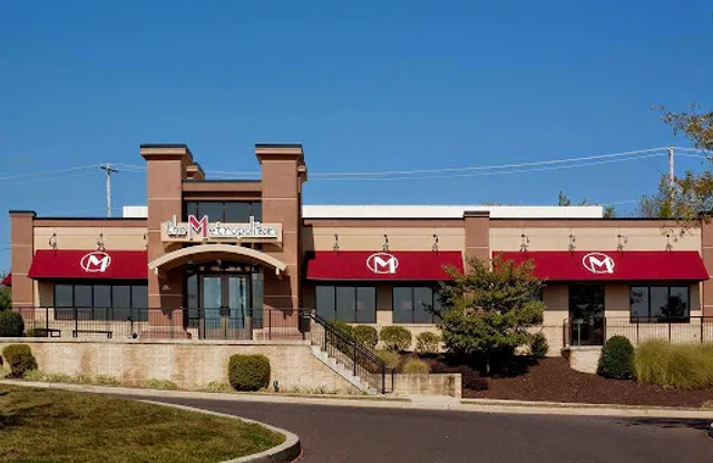 The Metropolitan, American Diner & Bar