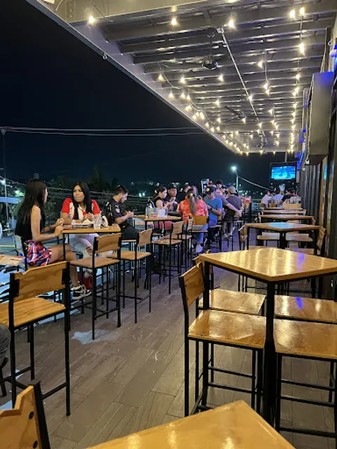 Santas Alitas Montebello