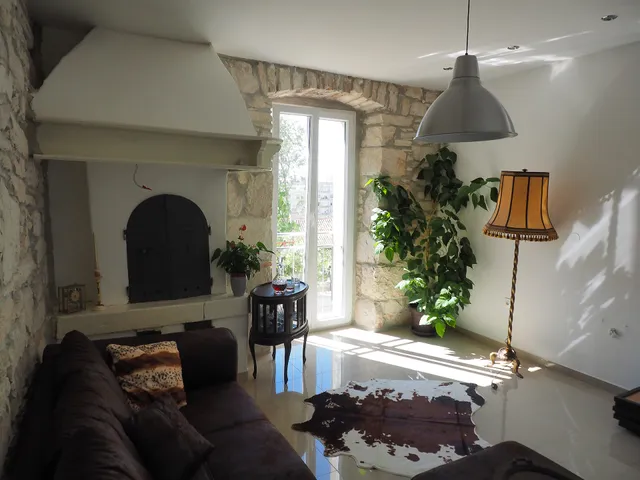 Captain Emo City Apartments