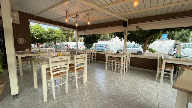 Almi family restaurant