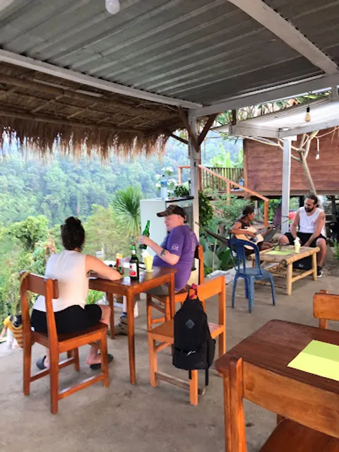 Dragonfly senaru bar and resto