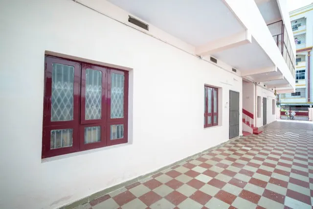 OYO 6848 near Benz Circle