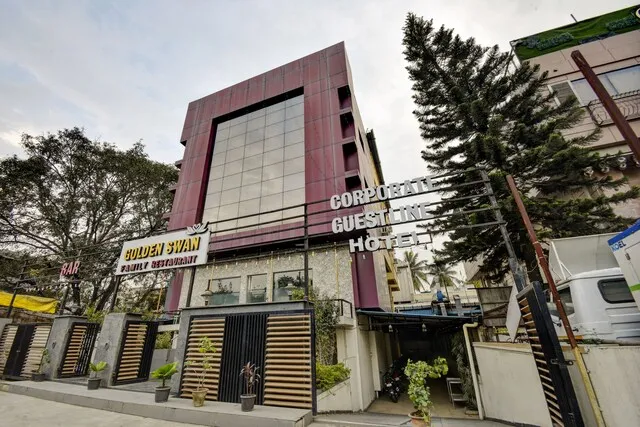 OYO 74519 Hotel Golden Swan