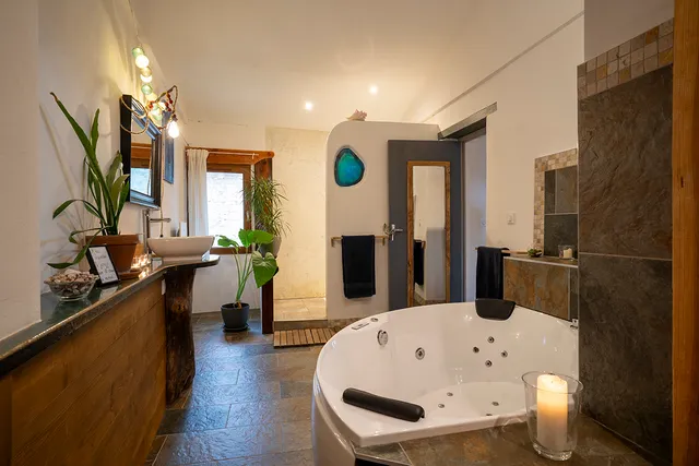 Le Nid de la Buèges : Gîte séjour romantique avec spa, sauna et hammam, Nuit romantique, Week-end en amoureux, dans l'Hérault