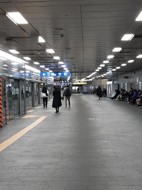 Hongik University Station