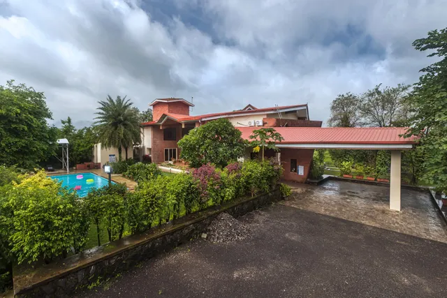 Saffron Stays Ananya - 4 BDR Pet-Friendly Villa in Karjat