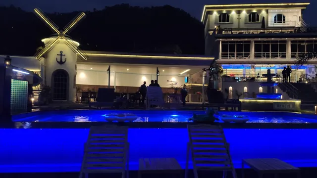 The Beach Bar and Lodge