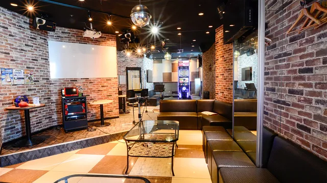 Karaoke-no-Tetsujin Shimbashi in Tokyo