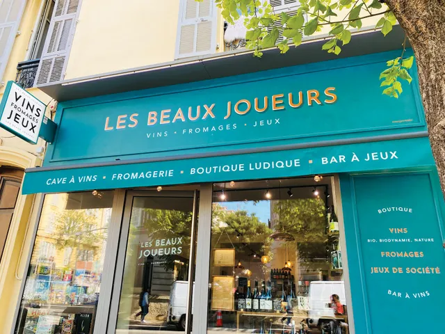 LES BEAUX JOUEURS - Boutique & Bar - Vins Naturels, Fromages, Jeux de société