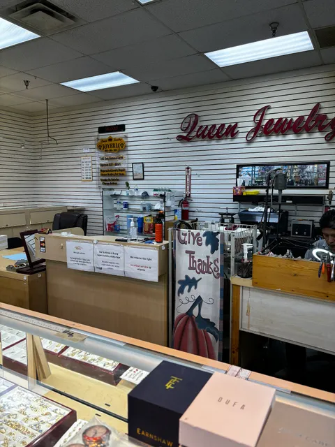 Queen Jewelry